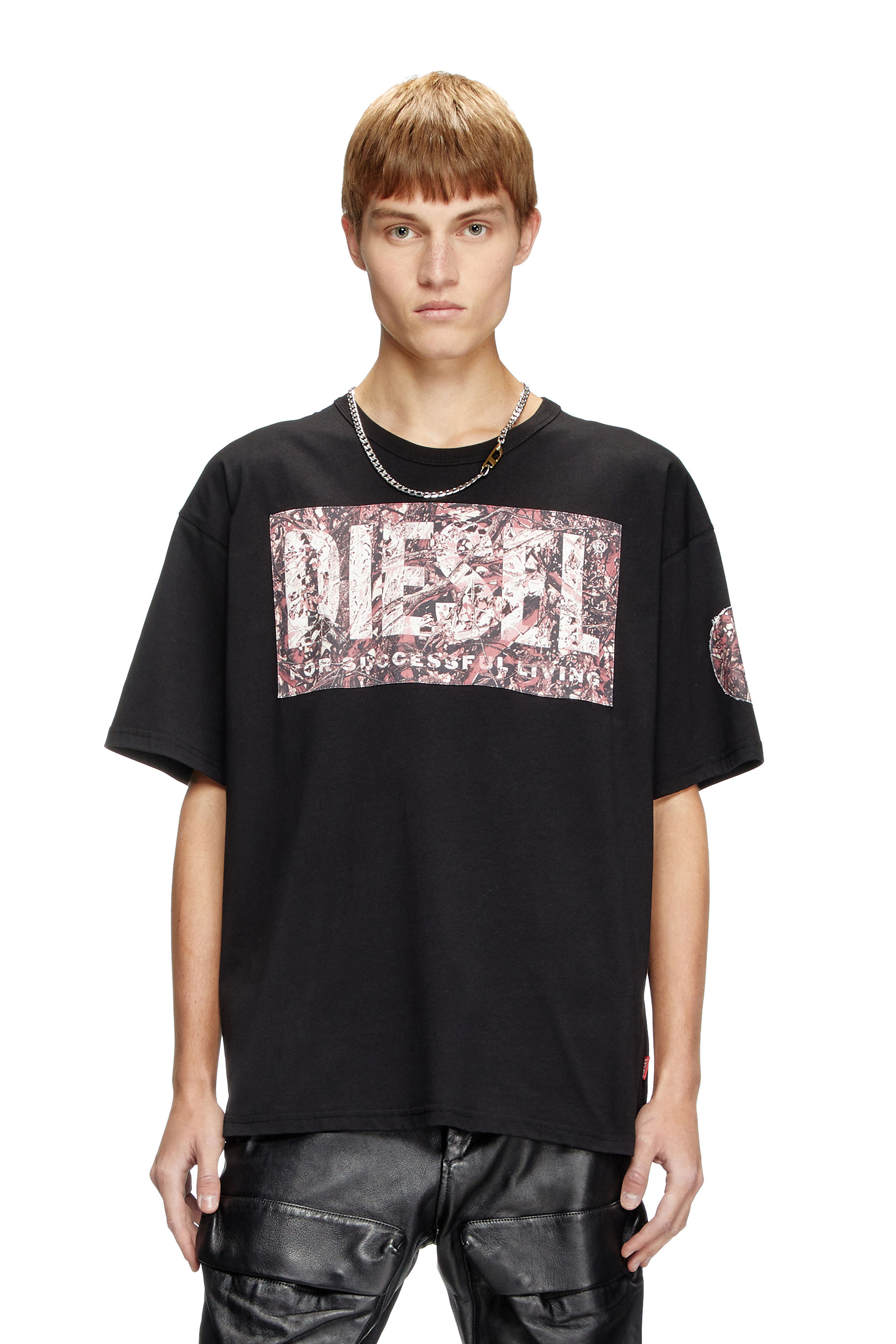 Diesel - T-BOXT-R22, Male's T-shirt with large gabardine patch logo in Black - 1